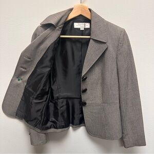 Tahari‎ Arthur S. Levine Suit Womens Size 2P Business Work Office 3 Button